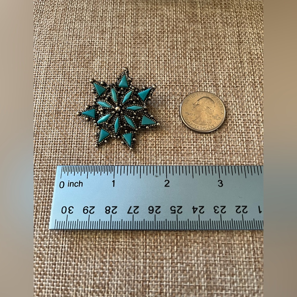 Turquoise and Black Star Brooch - Picture 2 of 4